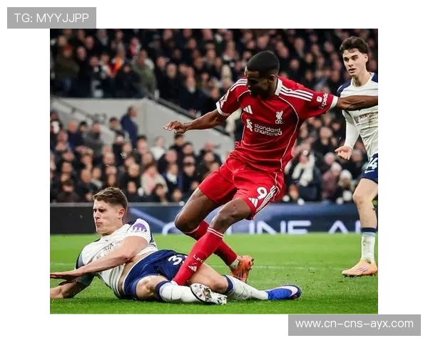 范德芬撞伤伊萨克，利物浦锋线再遭打击